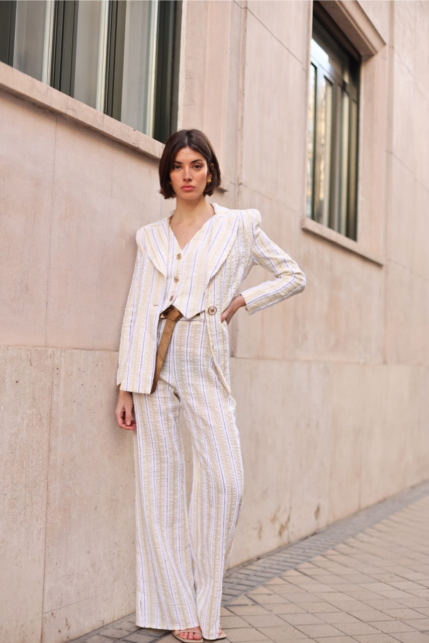 chaleco-de-rayas-do-invitada-conjunto-pantalón-elegante-invitada