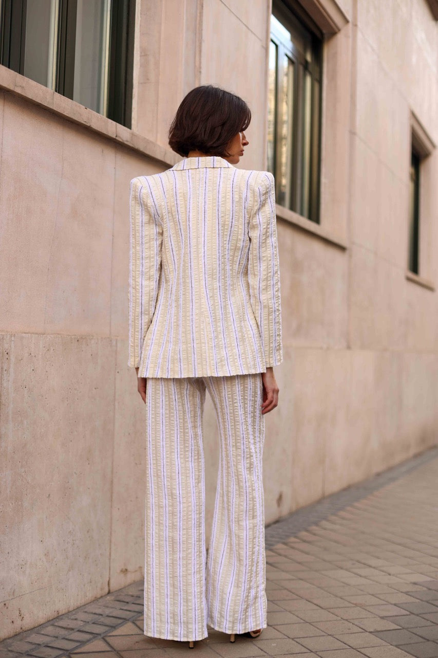 chaqueta-juli-rayas-traje-pantalón-elegante-blanco