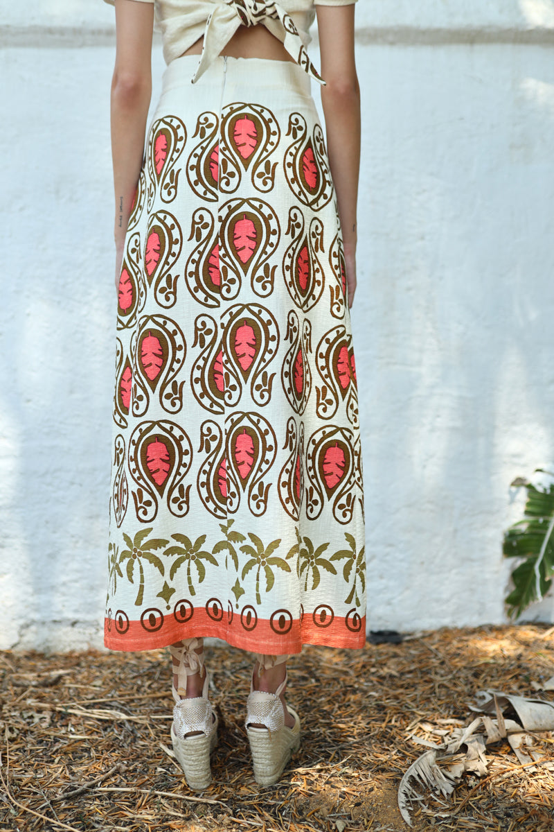 falda-oroco-midi-invitada-boda-estampado-tropical-blanca