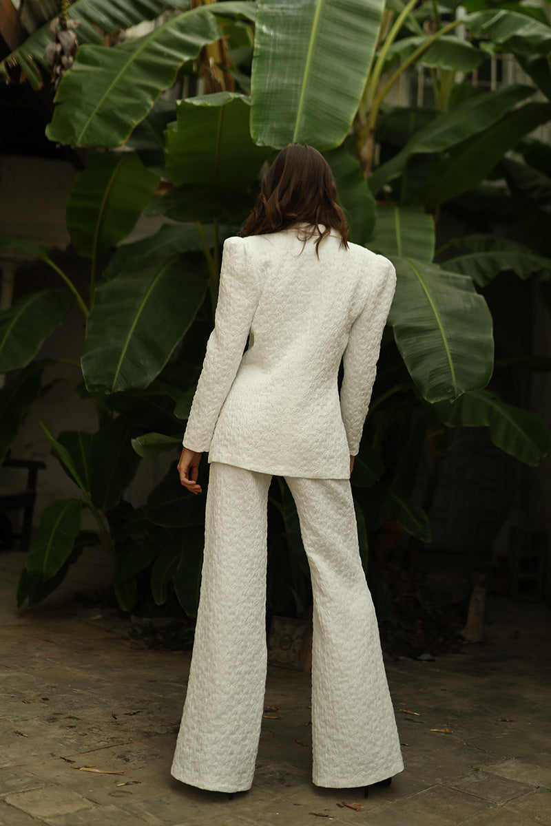 chaqueta-daty-traje-pantalón-elegante-hombreras-blanca-blazer