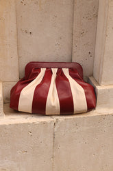 bolso-naas-invitada-bicolor-de-fiesa-de-mano-burdeos