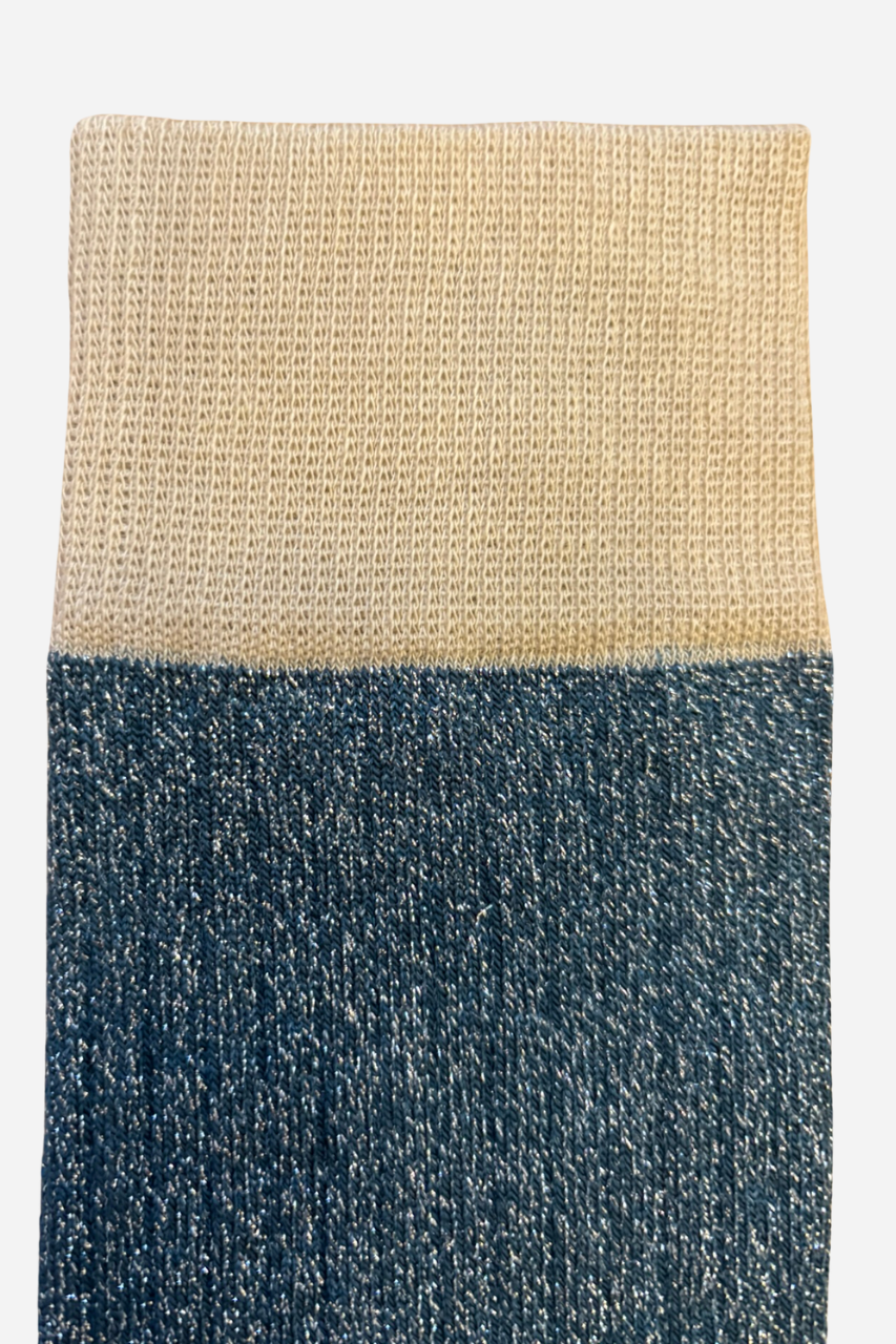 calcetines-largos-color-azul-petróleo-brillo-mujer-largos-oufits-diarios