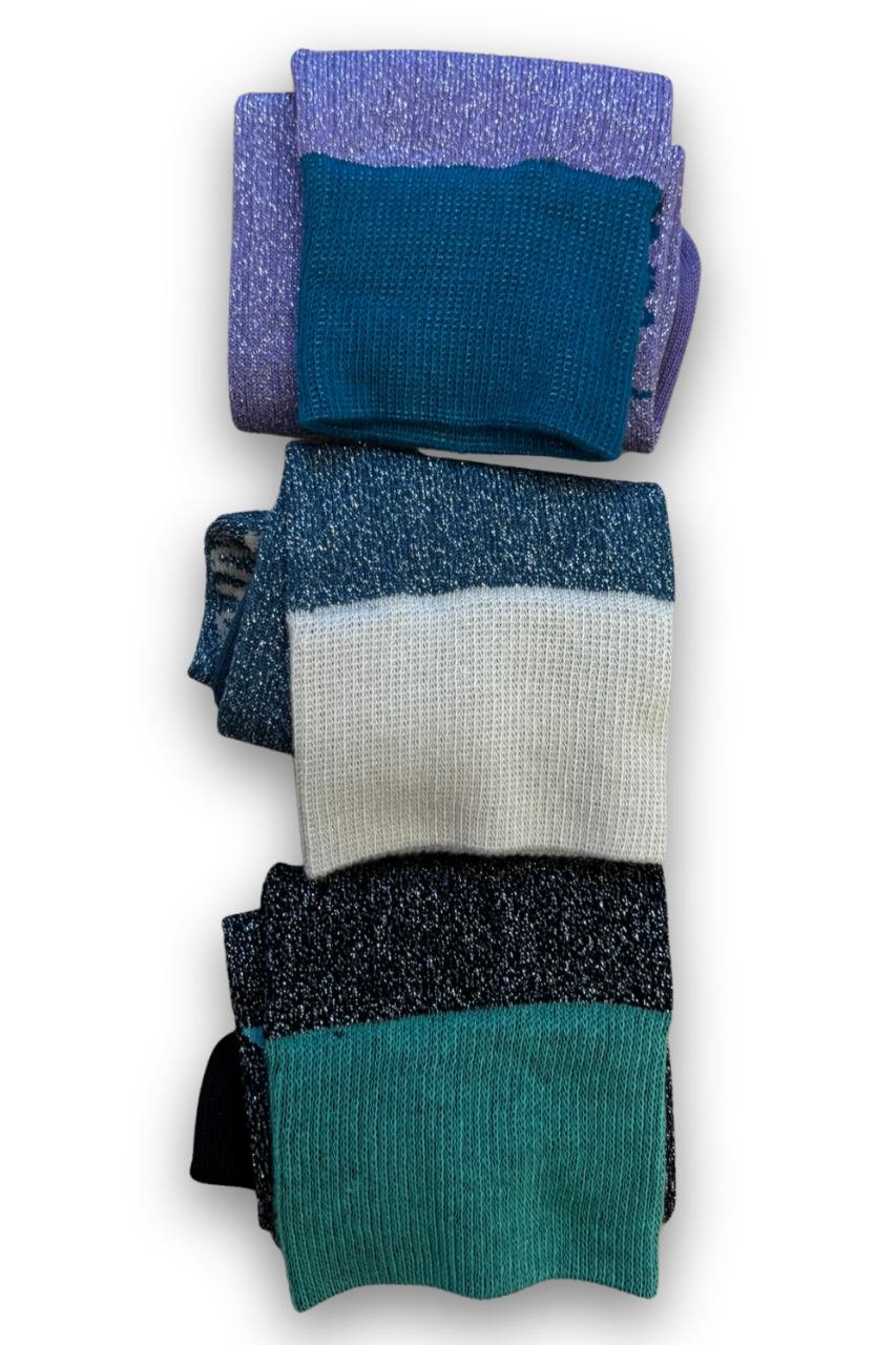 calcetines-largos-color-azul-petróleo-brillo-mujer-largos-oufits-diarios