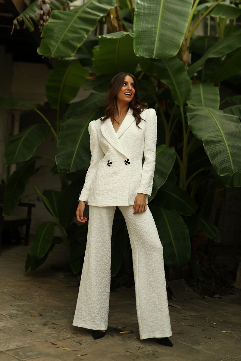 chaqueta-daty-traje-pantalón-elegante-hombreras-blanca-blazer