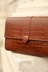 Pochette en cuir marron élégante d'invitée de mariage