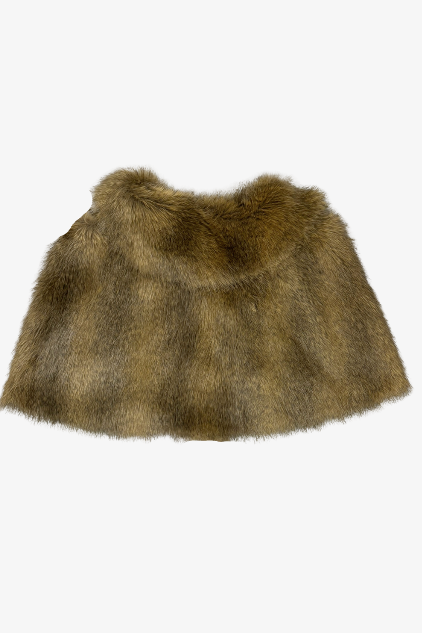 estola-de-pelo-marrón-looks-casuales-invierno