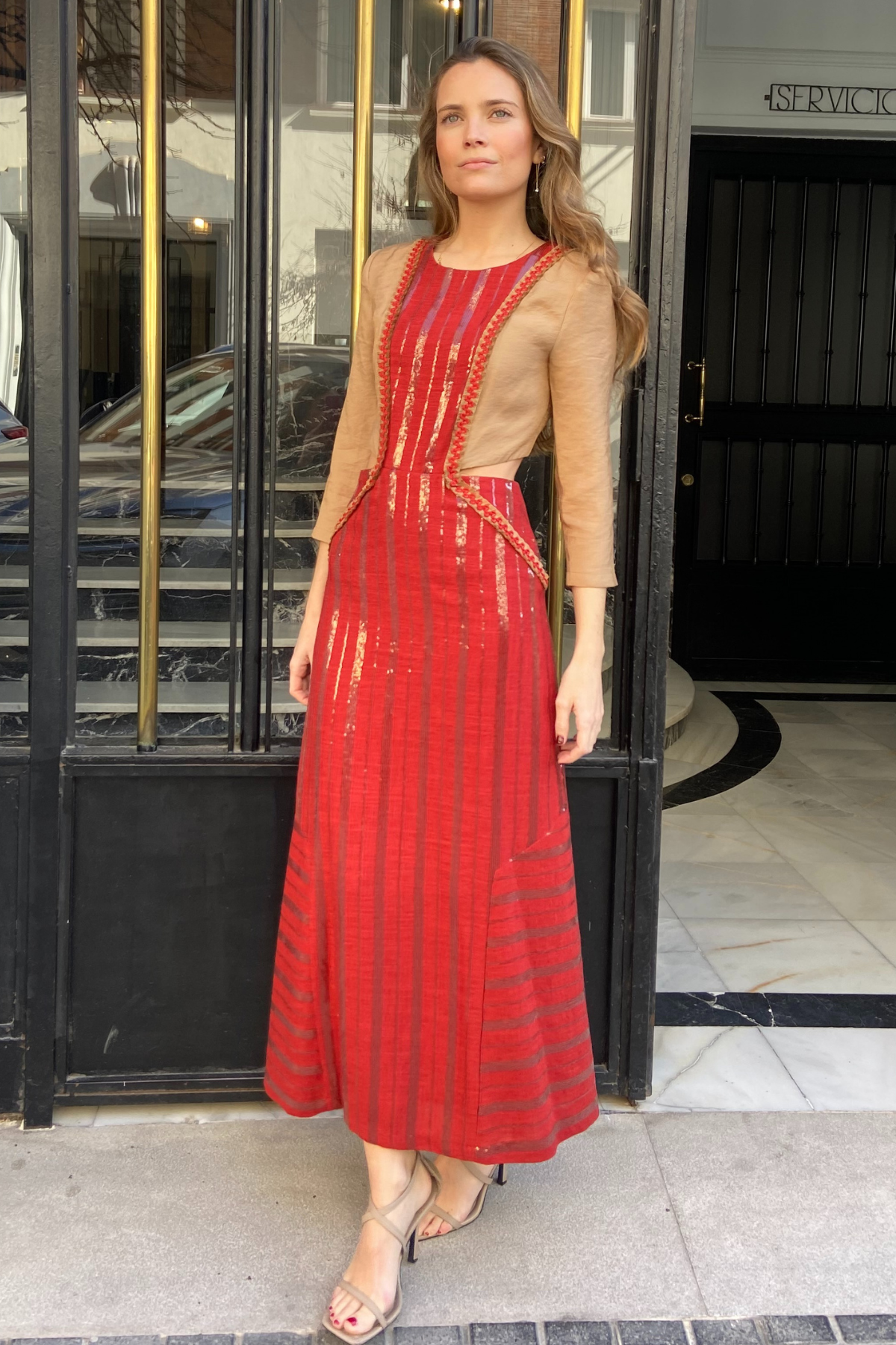 Robe midi Lil rouge à manches trois-quarts, élégante tenue d'invitée de printemps