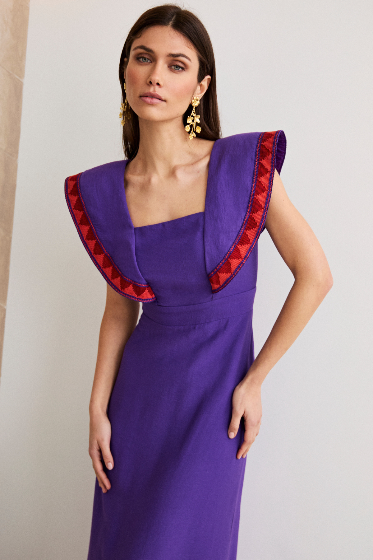 vestido-narciso-midi-invitada-boda-morado-lino