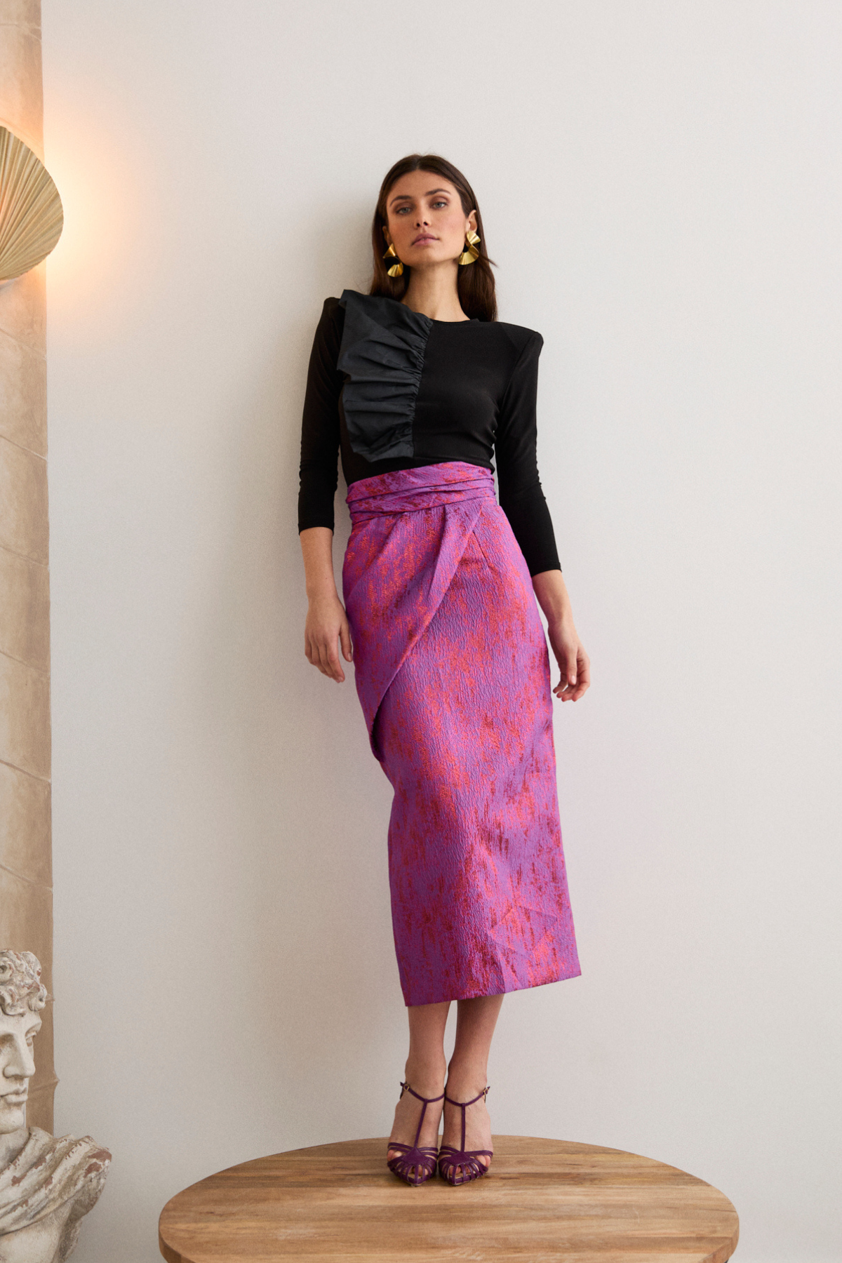 camisa-amaris-negro-volantes-manga-larga-elegante-invitada