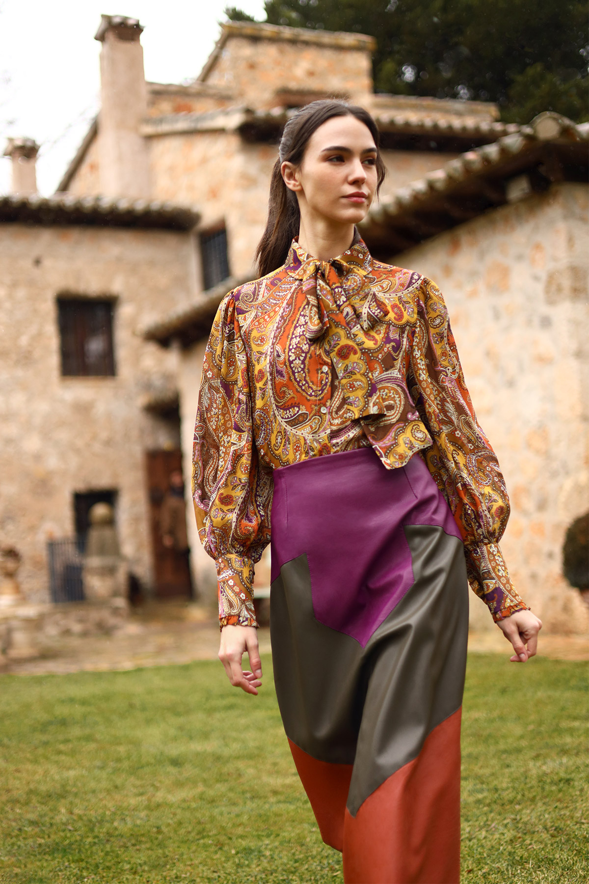 Falda Miko
