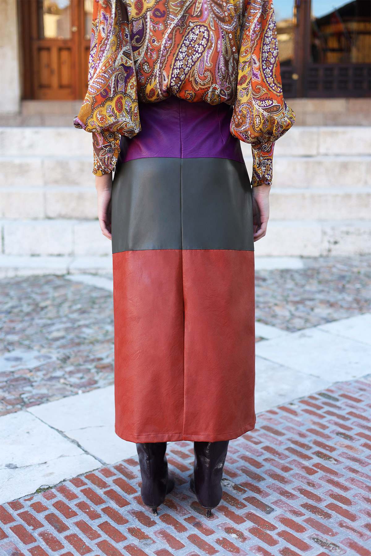 Falda Miko