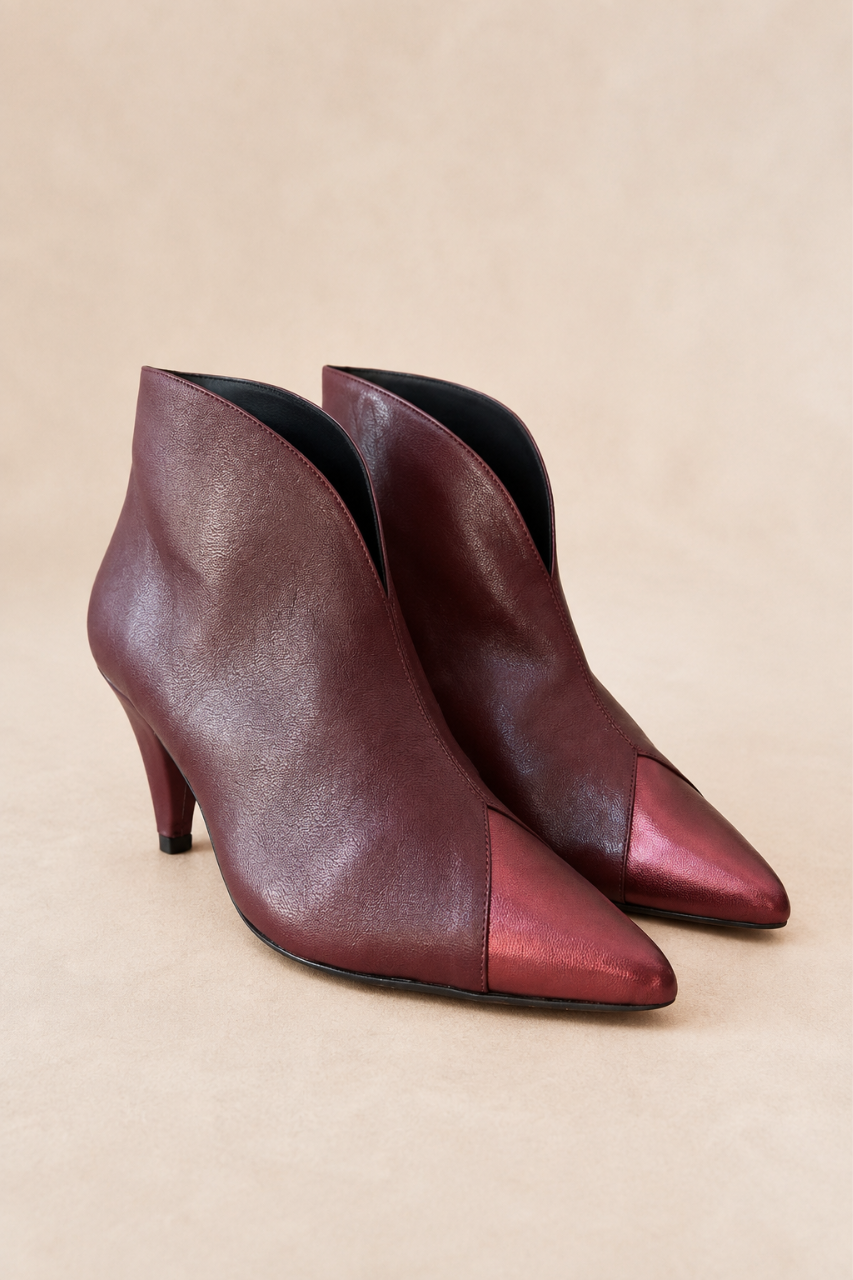 Burgundy ankle boot with metallic toe