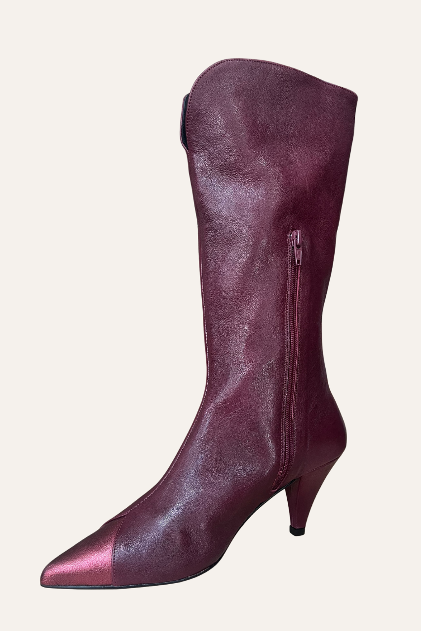 Bota de caña media burdeos