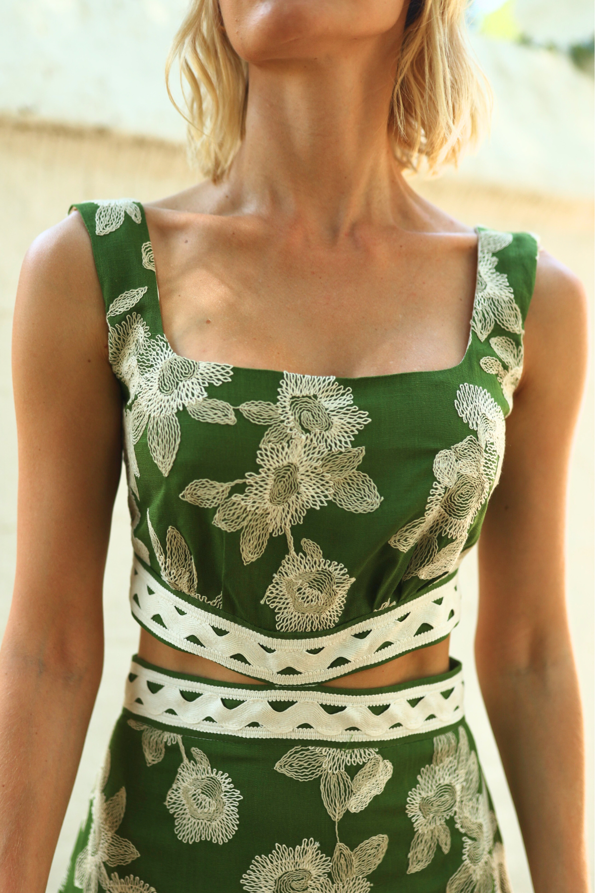 vestido-midi-siria-invitada-boda-estampado-flores-verde